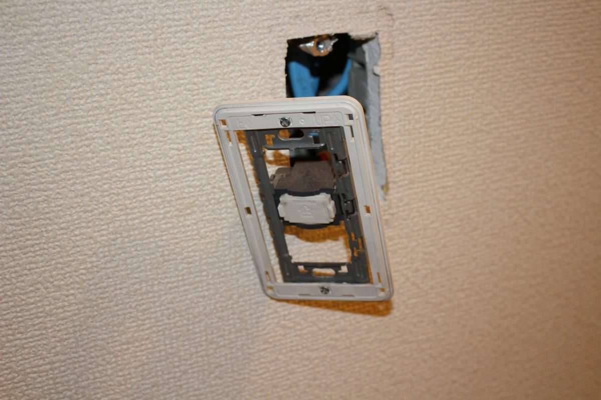 電気工事でスイッチを改善！東広島市で信頼できる工事の選び方 #東広島市電気工事スイッチ #東広島市 #電気工事 #スイッチ